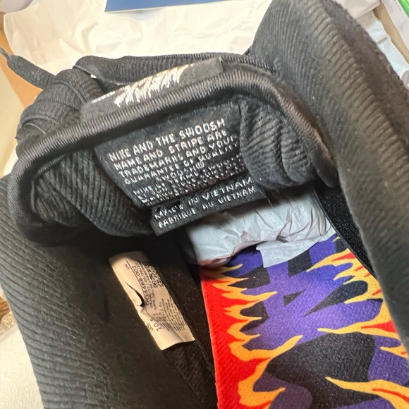 SB dunk Neckface - Picture 8 of 8